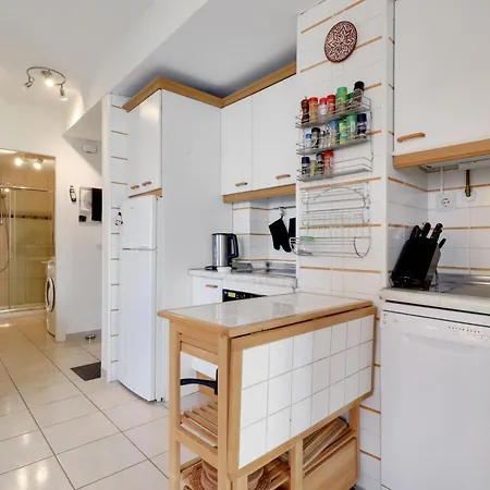 2 Bedroom In * נרחה