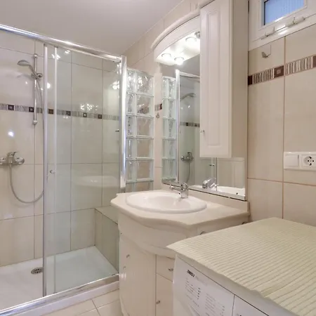 Apartment 2 Bedroom In